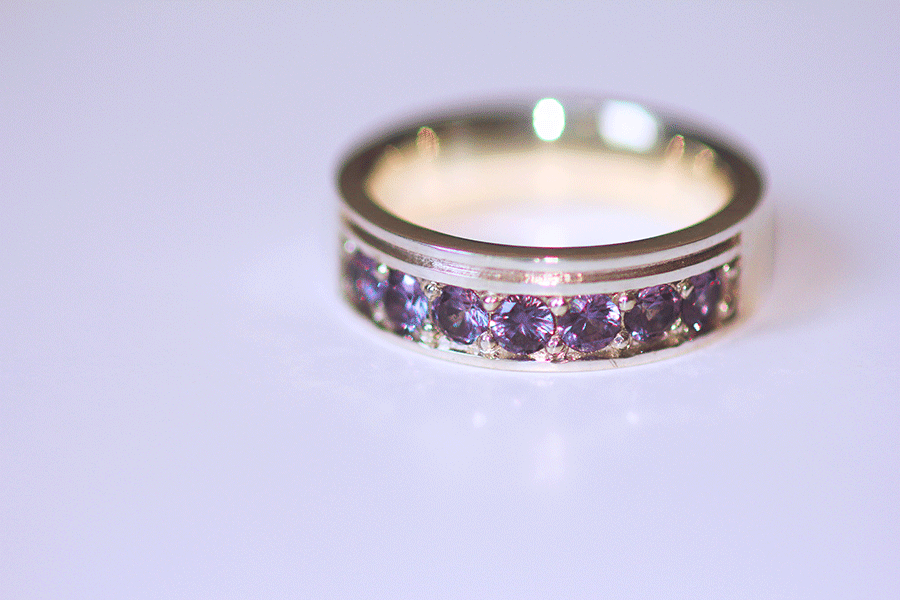 ハーフエタニティ　フラワーシリーズ（紫陽花）  コランダム（紫）